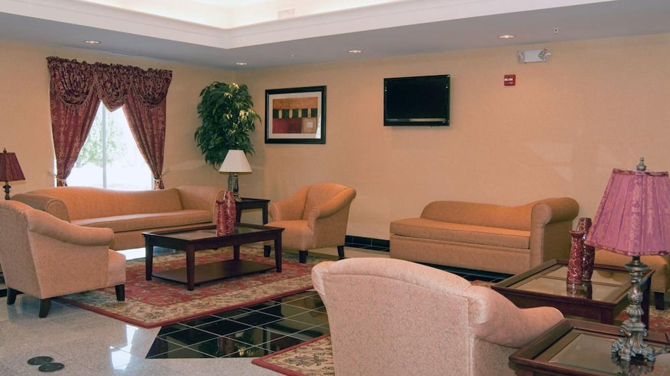 Comfort Suites near Indianapolis Airport