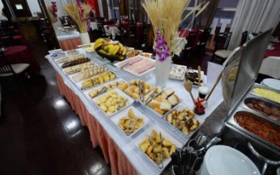 Buffet Photo