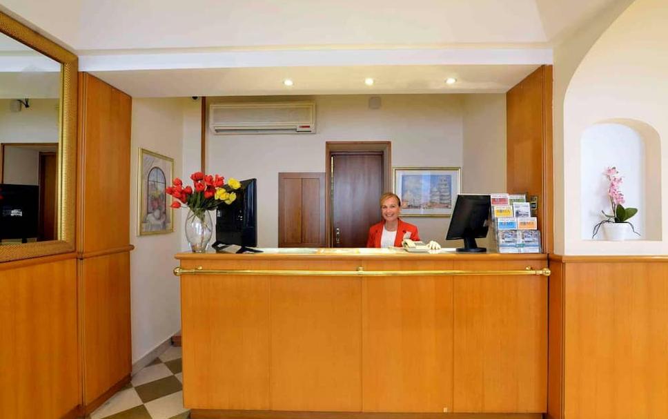 Front desk Photo