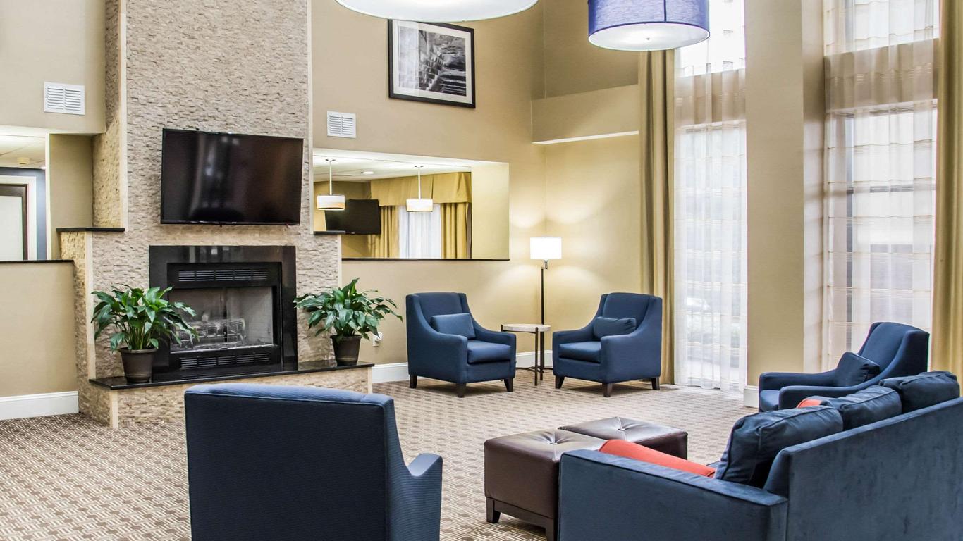 Comfort Suites University - Research Park