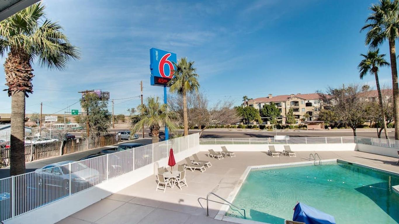 Motel 6 Phoenix East