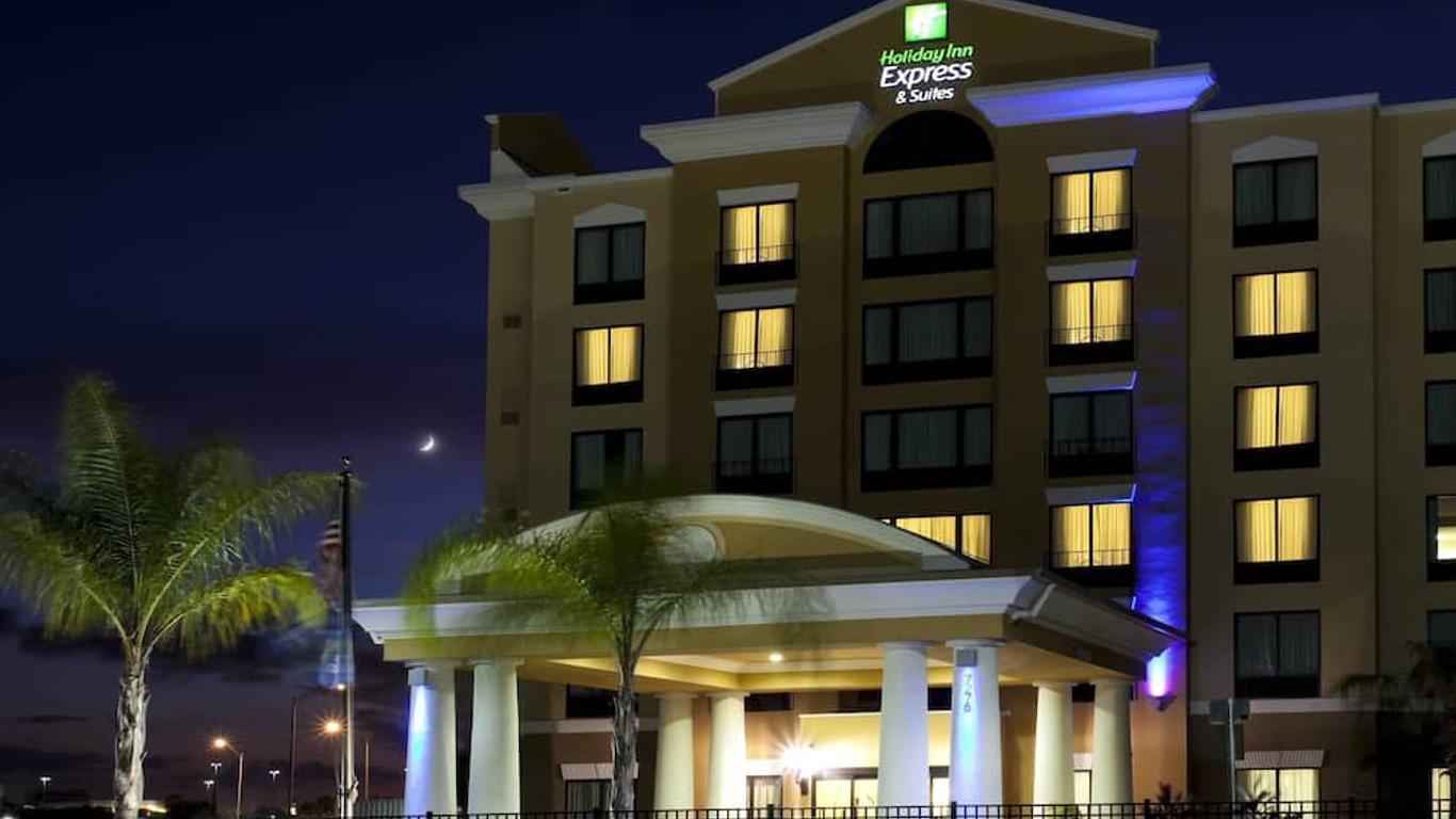 Holiday Inn Express & Suites Orlando - International Drive