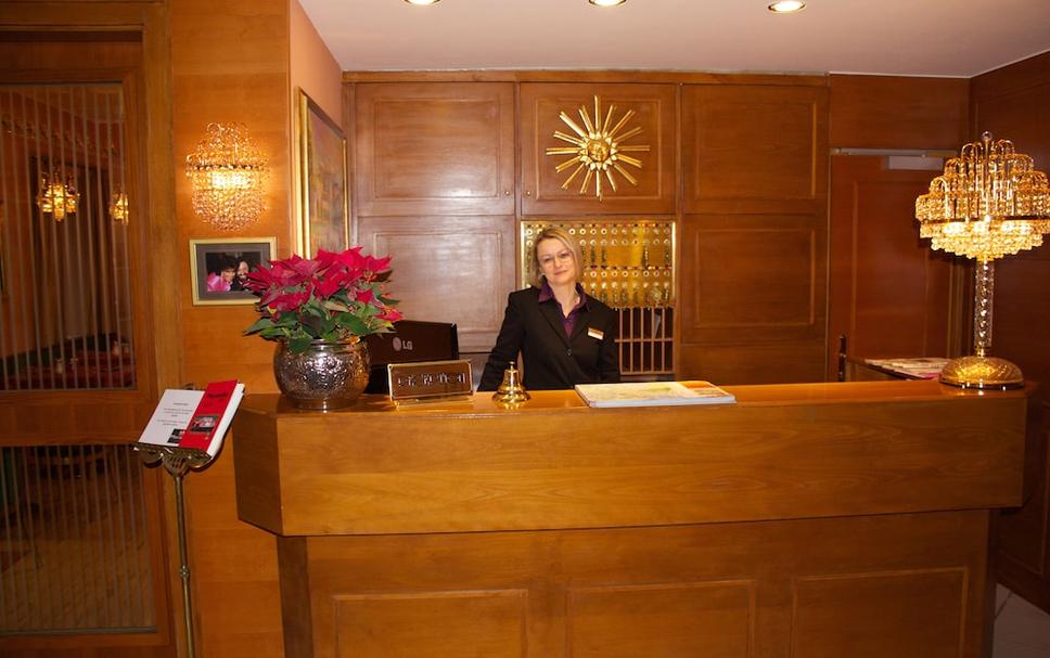 Front desk Photo