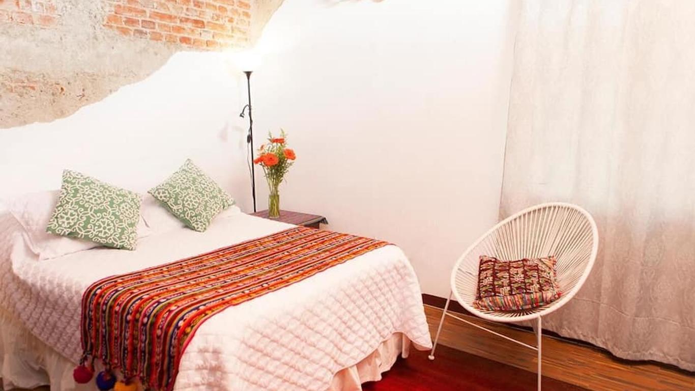 Quetzalroo Boutique Hostel